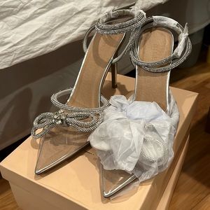 Billini Elope silver/clear size 9 heel NWT